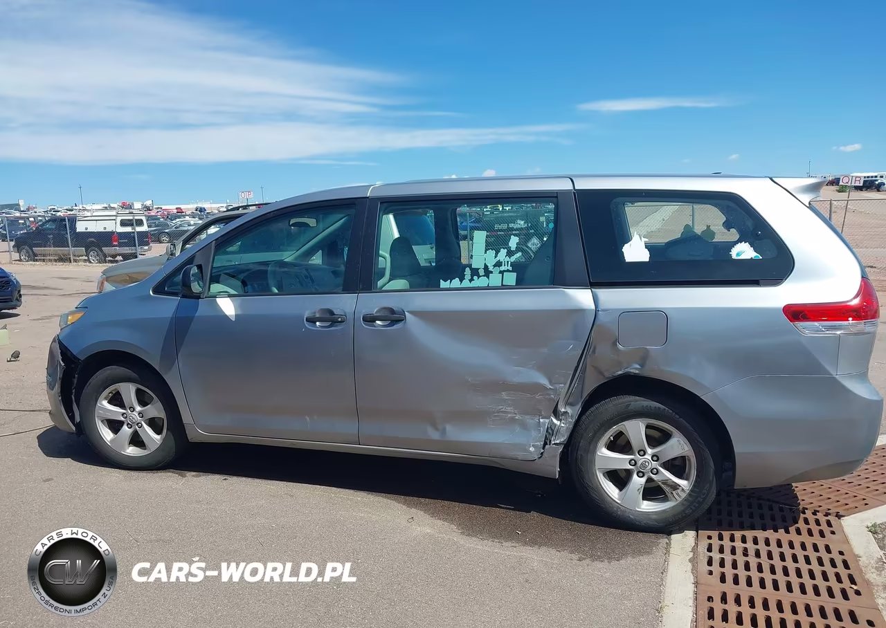 2011 Toyota Sienna VIN:5TDKA3DC3BS003048 - 14