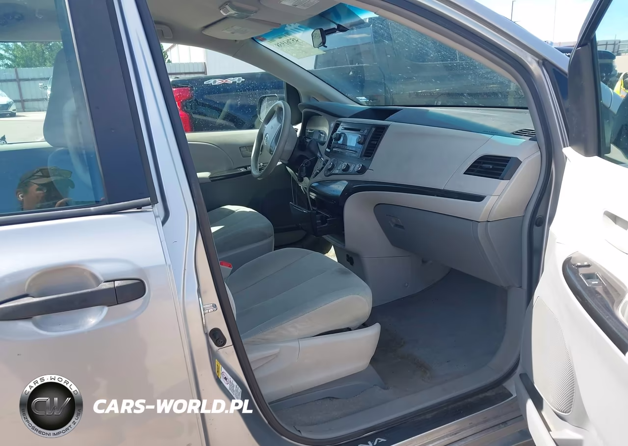 2011 Toyota Sienna VIN:5TDKA3DC3BS003048 - 5
