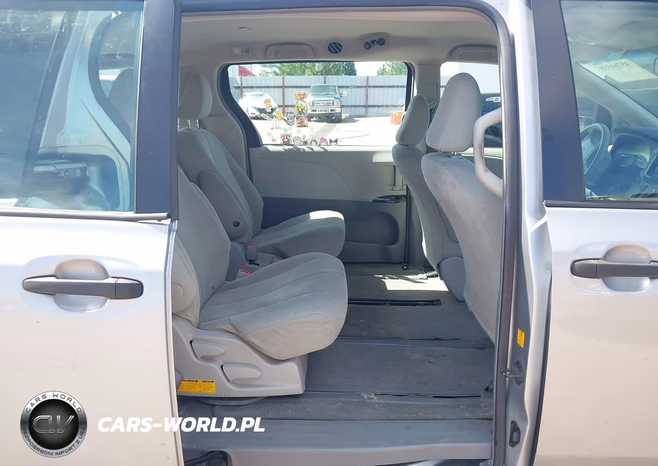 2011 Toyota Sienna VIN:5TDKA3DC3BS003048 - 8