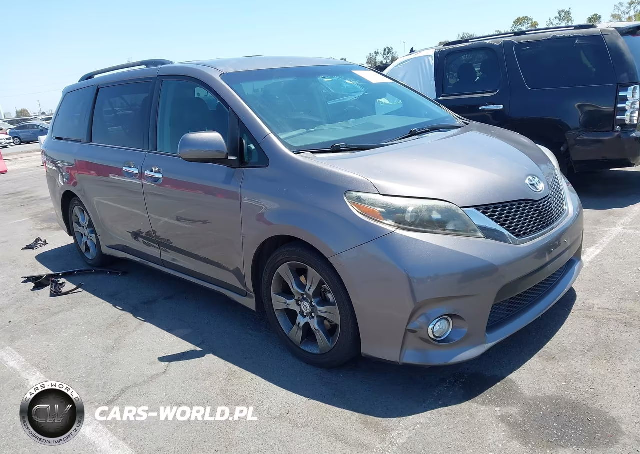 2015 Toyota Sienna Se 8 Passenger
