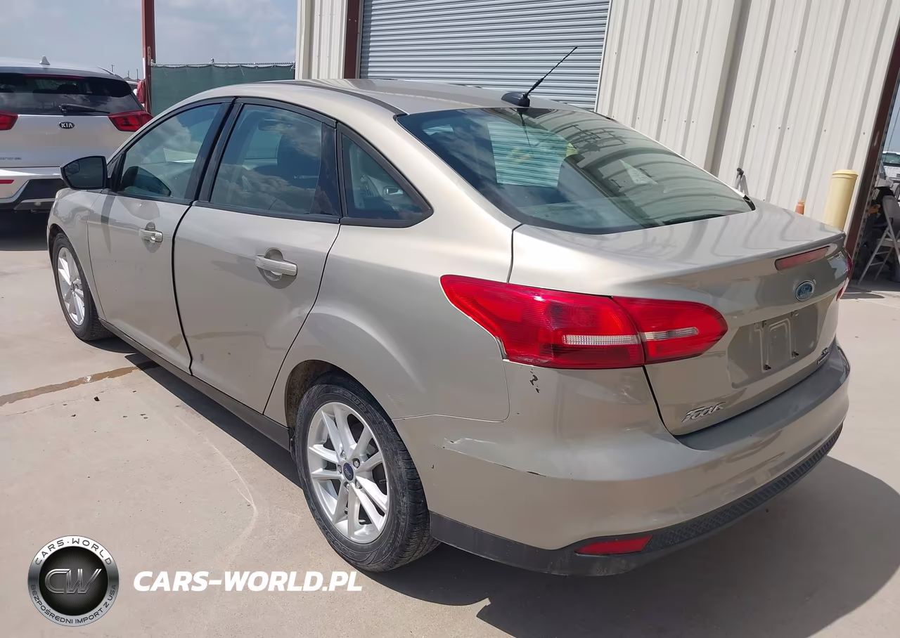 2016 Ford Focus Se VIN:1FADP3F2XGL365940 - 3