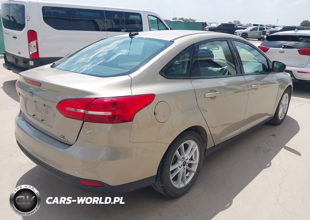 2016 Ford Focus Se VIN:1FADP3F2XGL365940 - 4