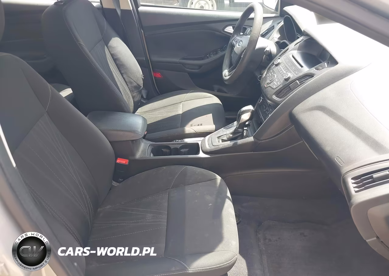 2016 Ford Focus Se VIN:1FADP3F2XGL365940 - 5