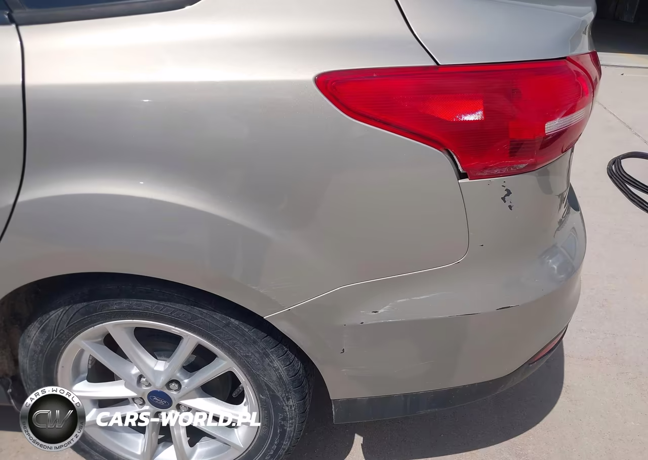 2016 Ford Focus Se VIN:1FADP3F2XGL365940 - 6