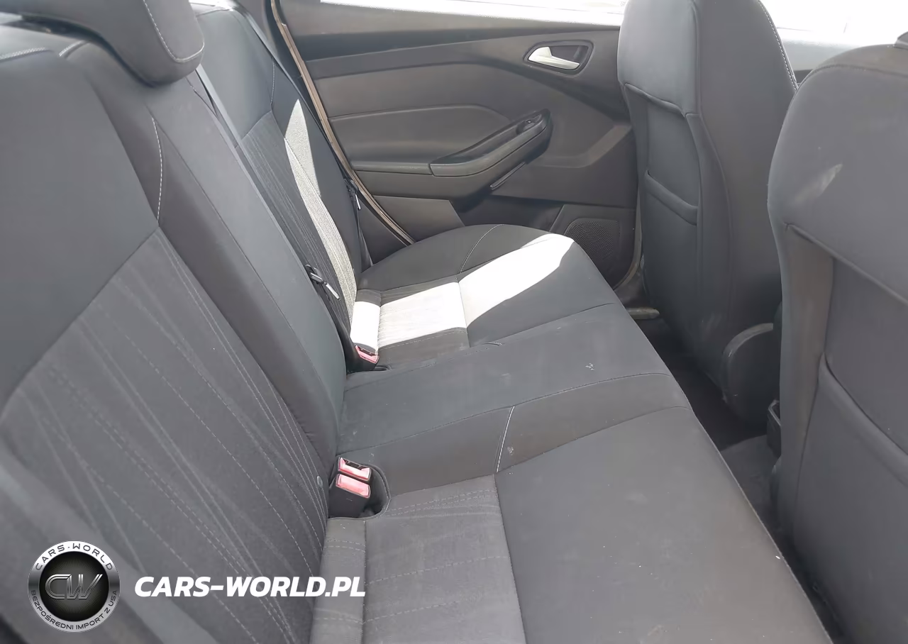 2016 Ford Focus Se VIN:1FADP3F2XGL365940 - 8