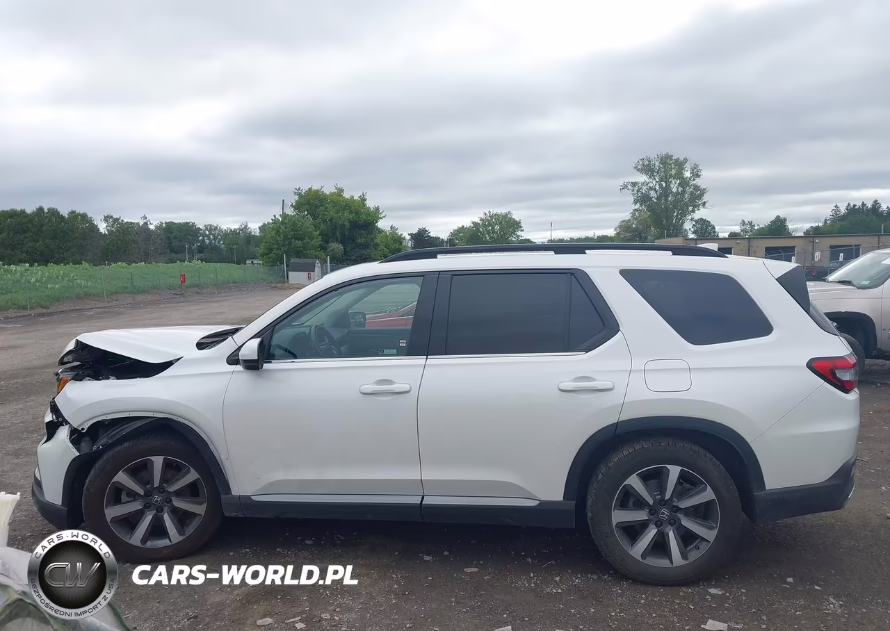 2025 Honda Pilot Touring VIN:5FNYG1H79SB008012 - 15