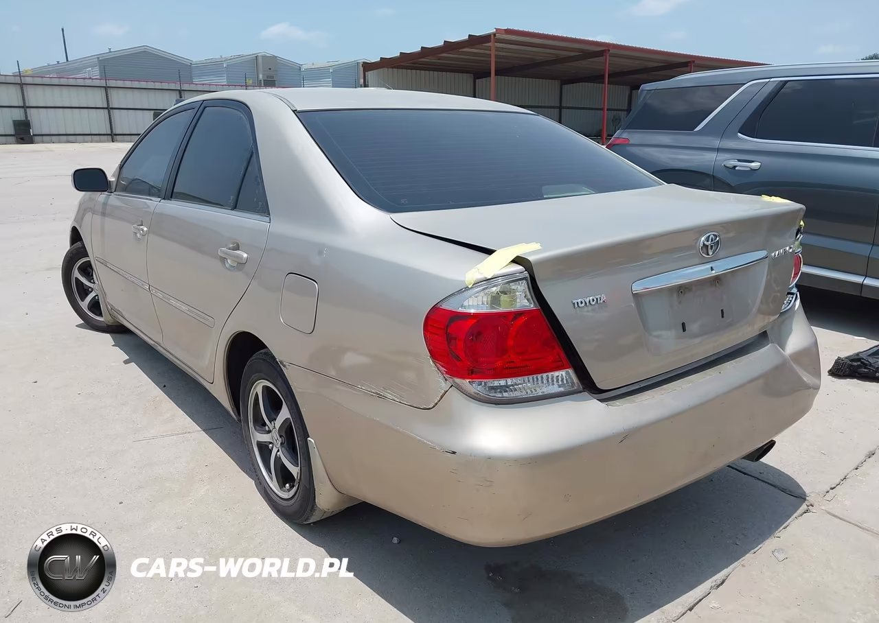2005 Toyota Camry Xle VIN:4T1BE32K75U972667 - 3