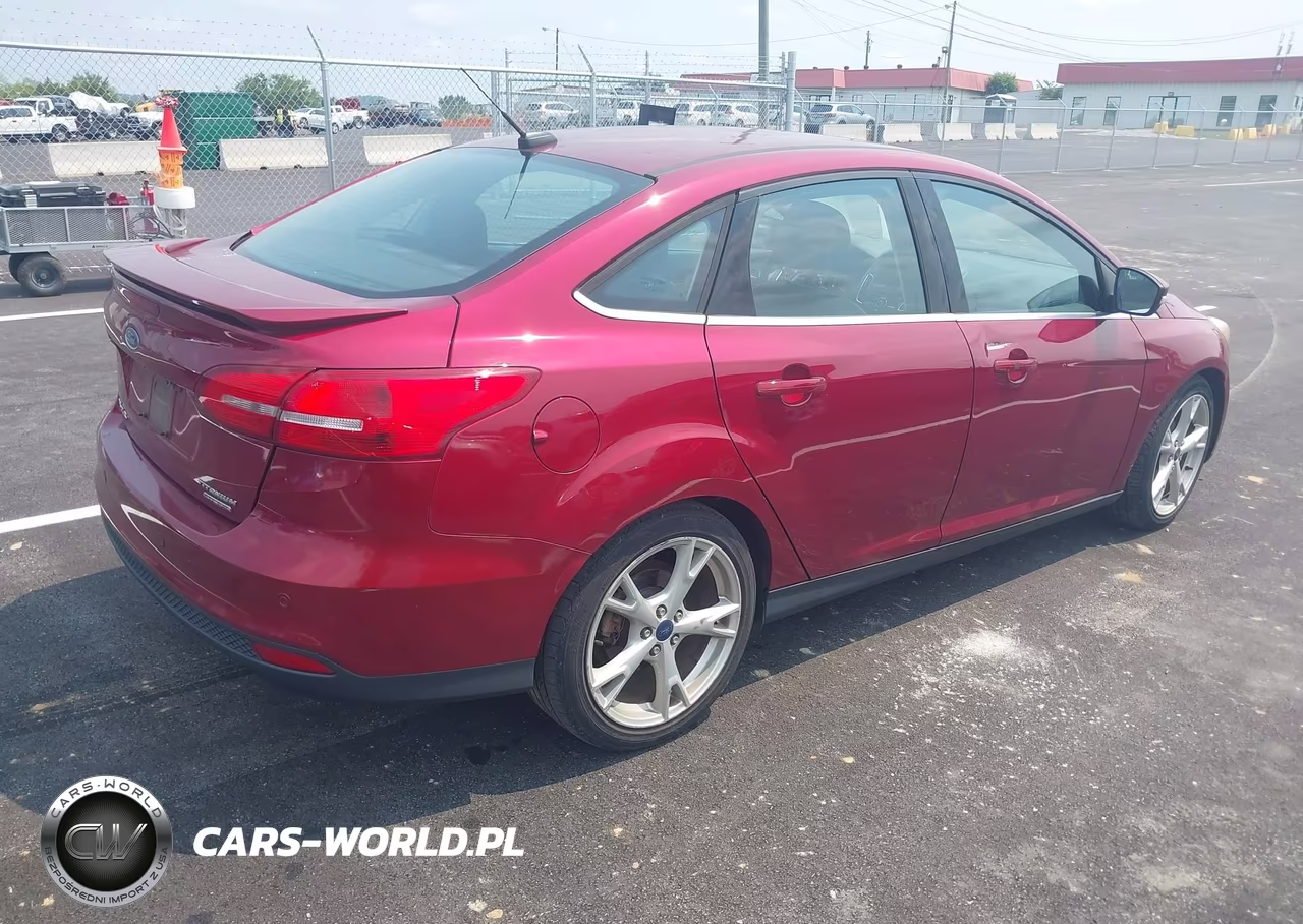 2016 Ford Focus Titanium VIN:1FADP3J26GL335289 - 4