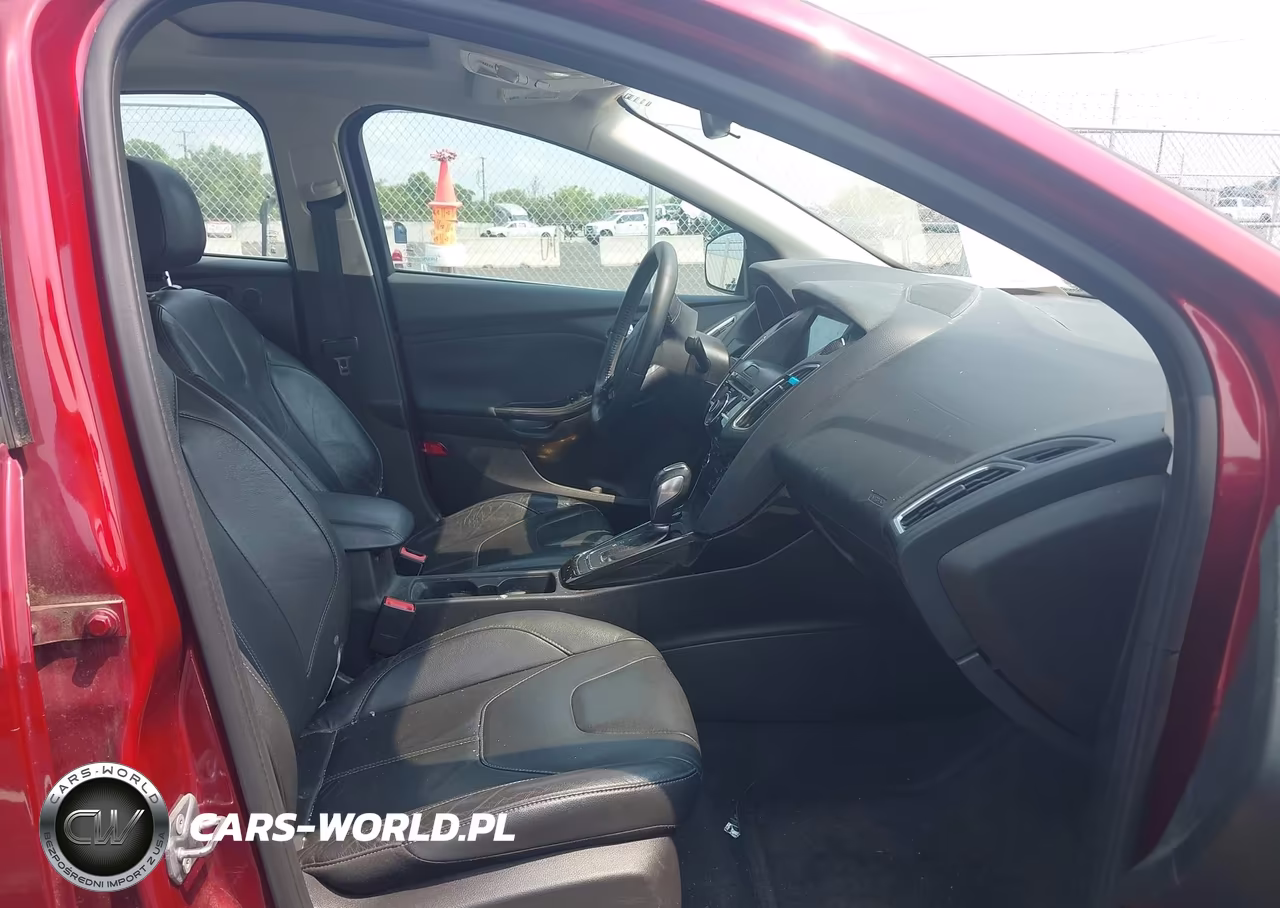 2016 Ford Focus Titanium VIN:1FADP3J26GL335289 - 5