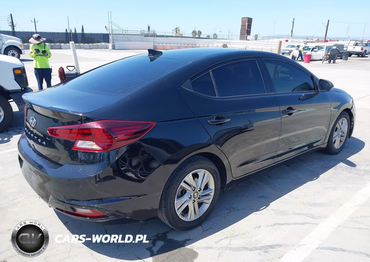 2019 Hyundai Elantra Sel VIN:5NPD84LF2KH458257 - 4