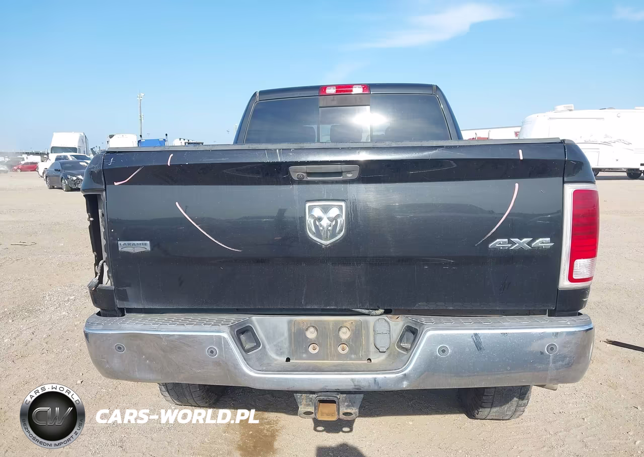 2015 Ram 2500 Laramie VIN:3C6UR5NJ2FG694174 - 17