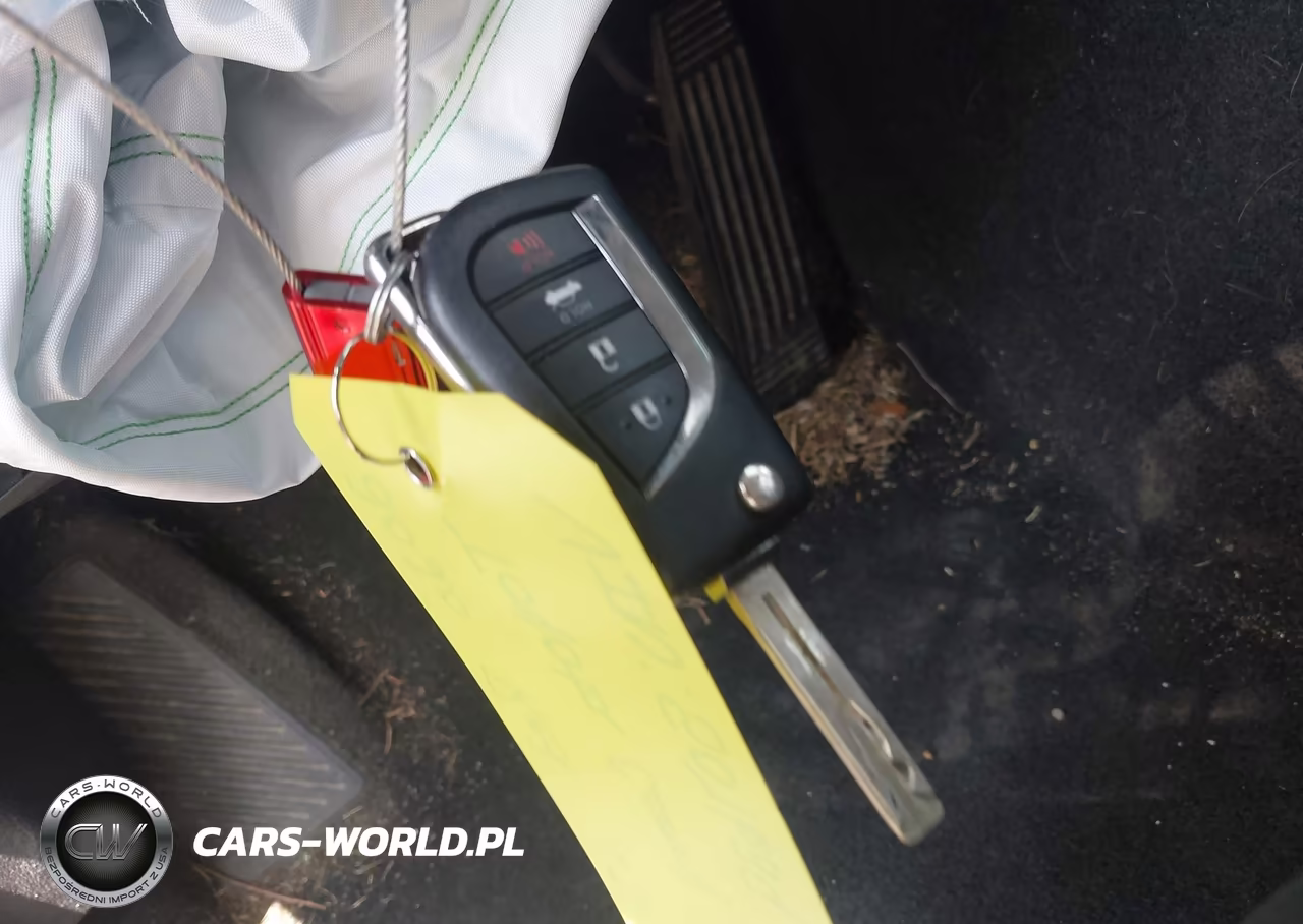 2020 Toyota Camry Le VIN:4T1C11AK8LU507639 - 11