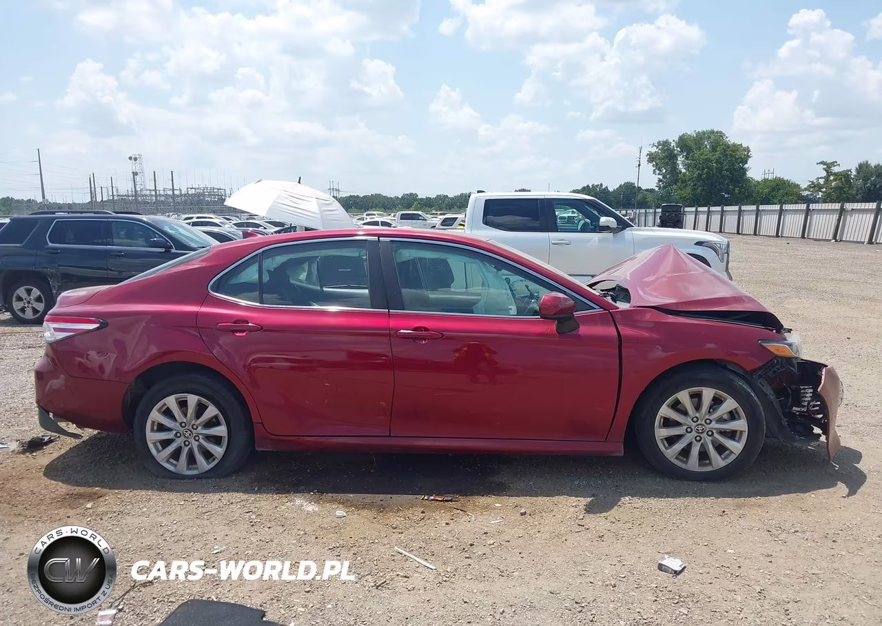 2020 Toyota Camry Le VIN:4T1C11AK8LU507639 - 14