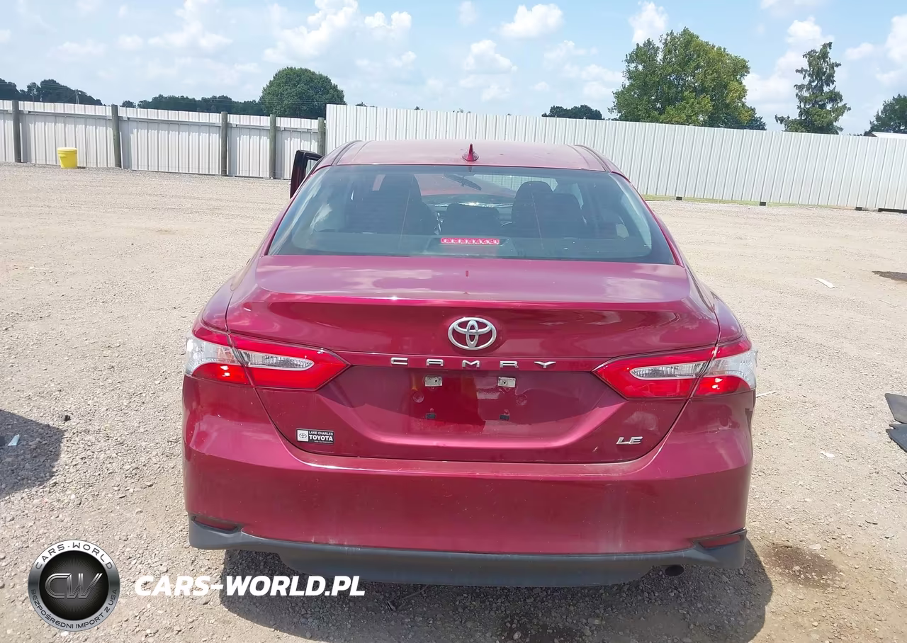 2020 Toyota Camry Le VIN:4T1C11AK8LU507639 - 17