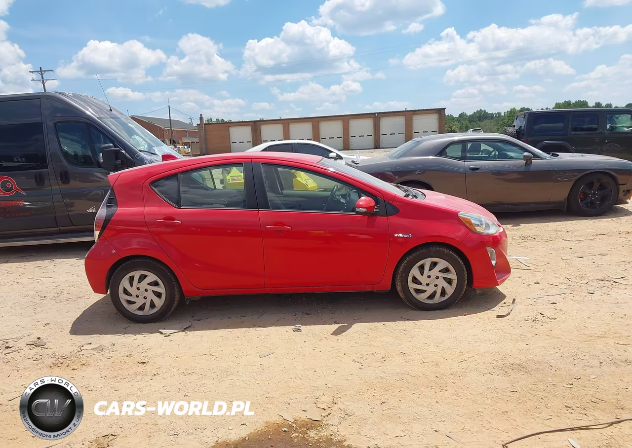 2015 Toyota Prius C Two VIN:JTDKDTB3XF1102592 - 13