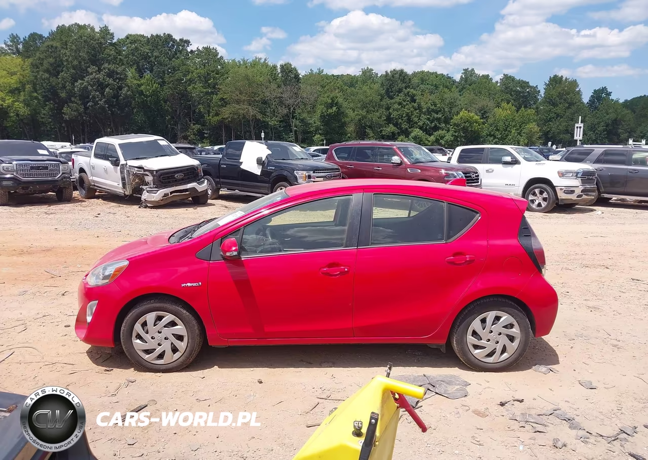 2015 Toyota Prius C Two VIN:JTDKDTB3XF1102592 - 14