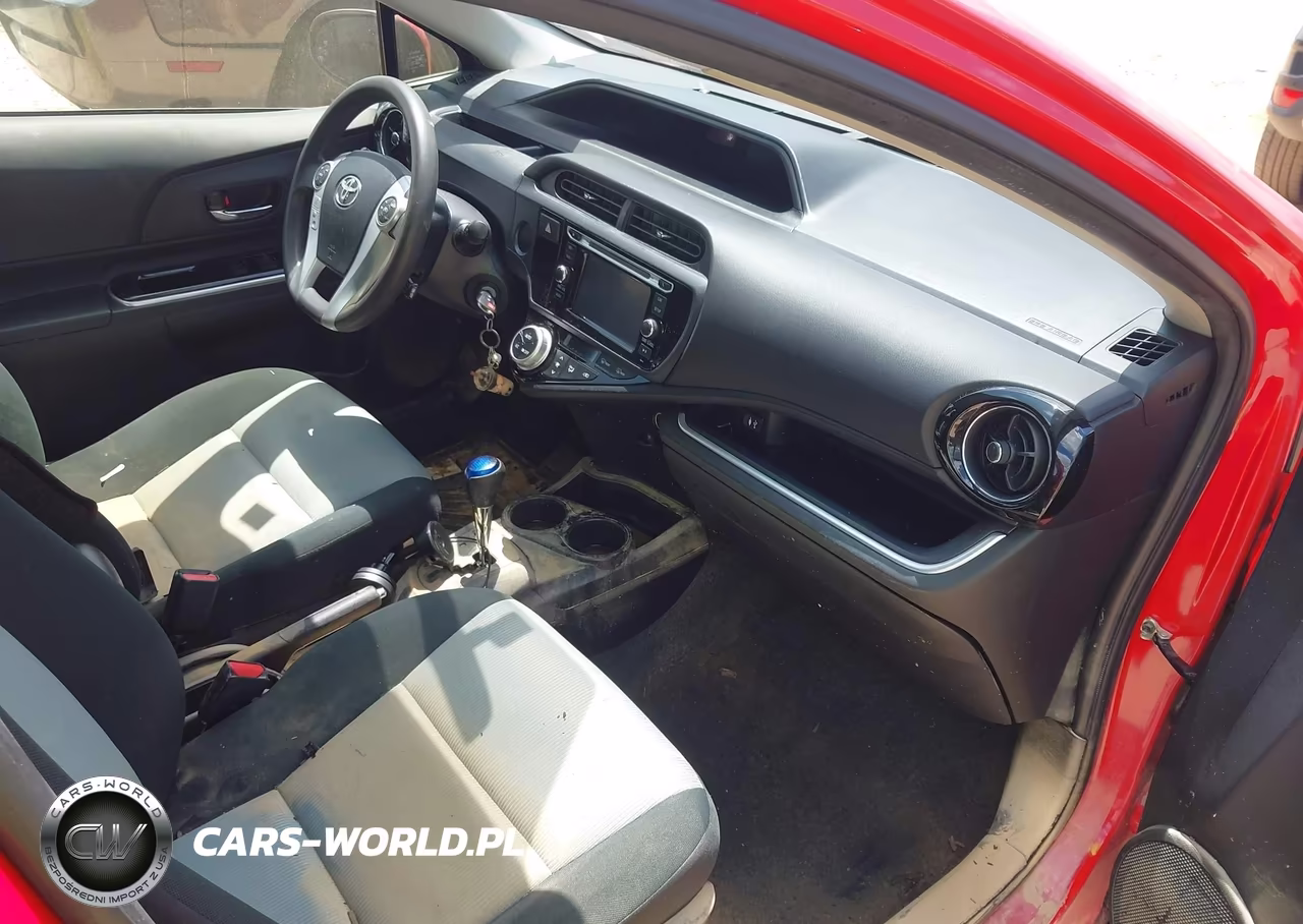 2015 Toyota Prius C Two VIN:JTDKDTB3XF1102592 - 5