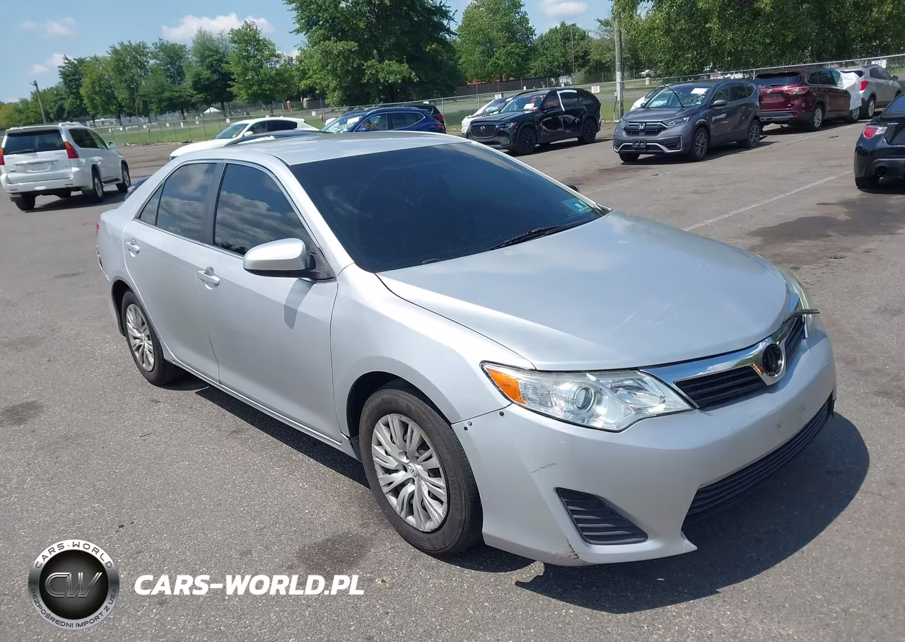2012 Toyota Camry Le – zdjęcie 1 z 16
