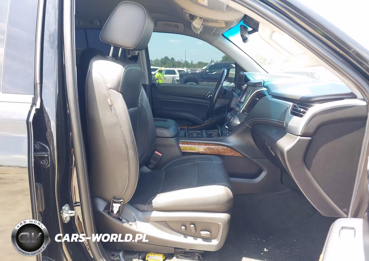 2018 Chevrolet Suburban Premier VIN:1GNSKJKC5JR251150 - 12