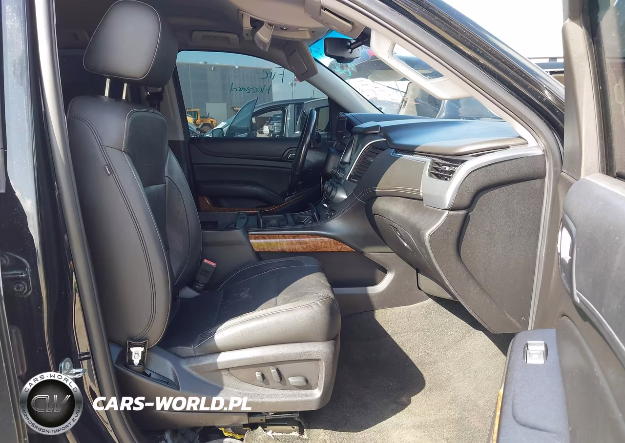 2018 Chevrolet Suburban Premier VIN:1GNSKJKC5JR251150 - 5