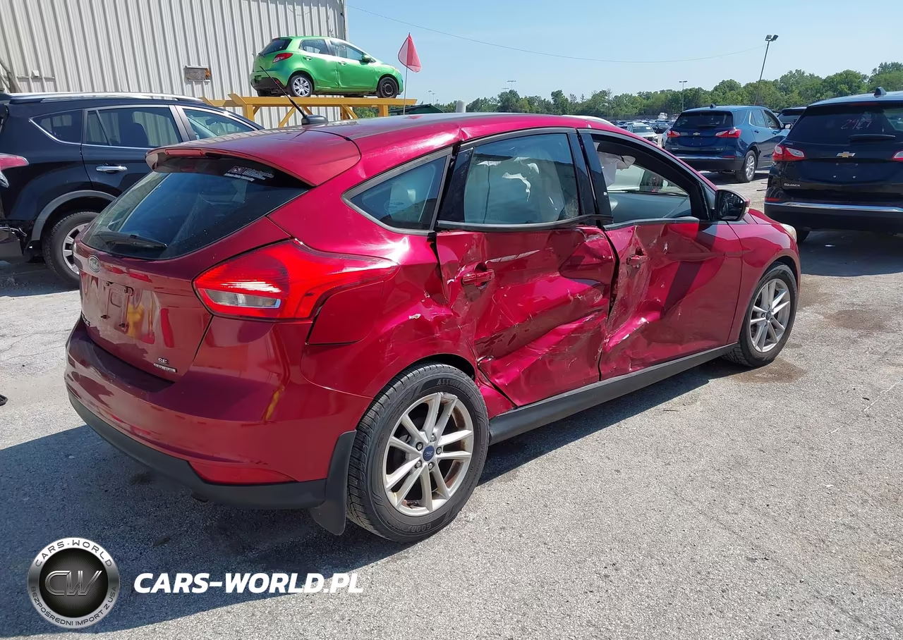 2016 Ford Focus Se VIN:1FADP3K28GL274882 - 4