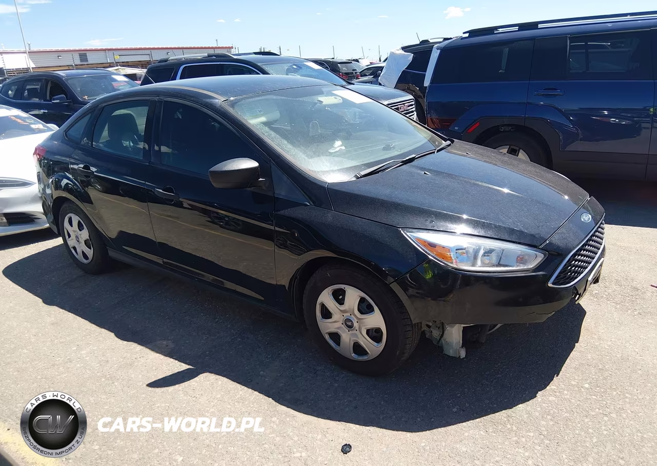 2018 Ford Focus S VIN:1FADP3E20JL204747 - 1
