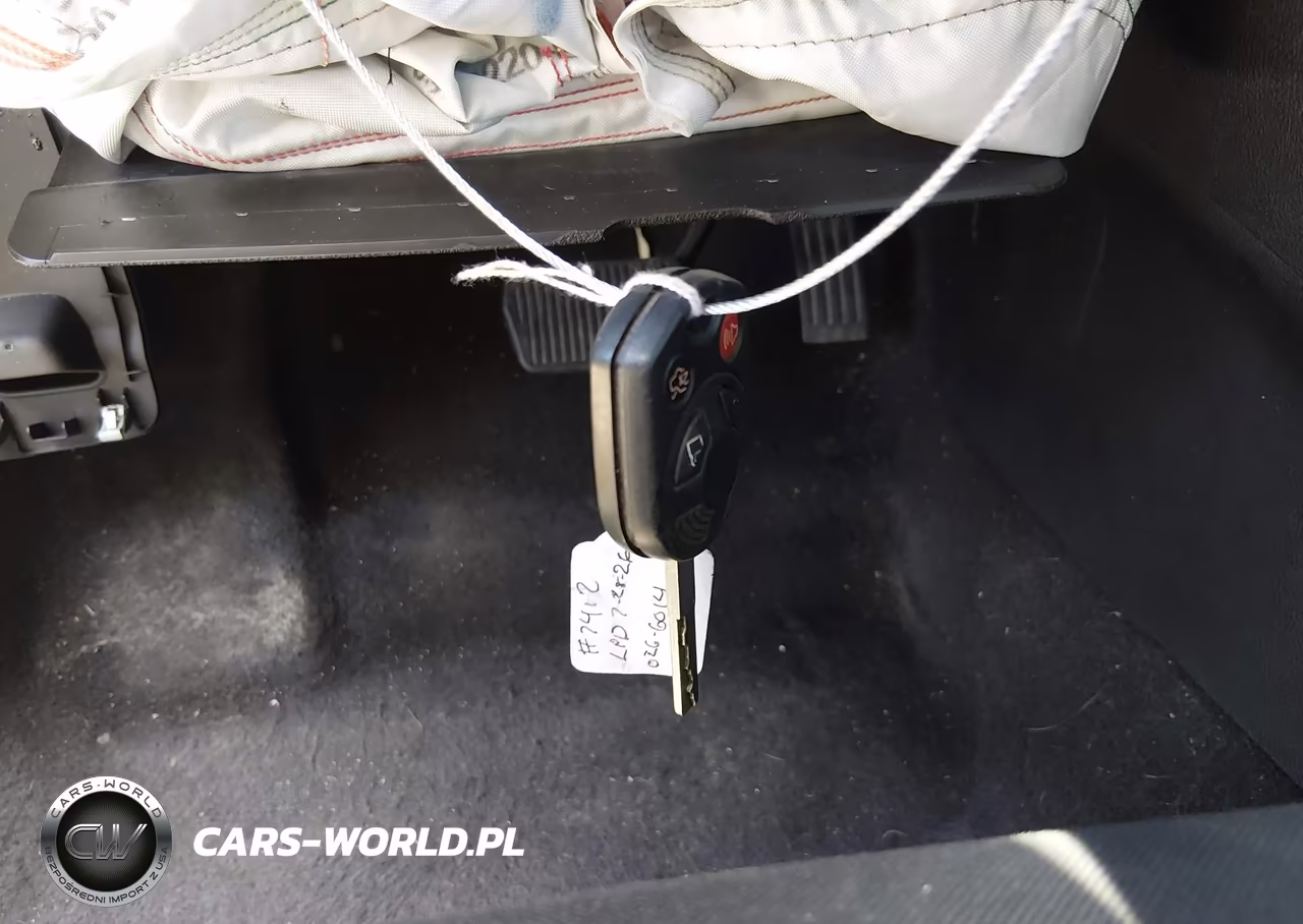 2018 Ford Focus S VIN:1FADP3E20JL204747 - 11