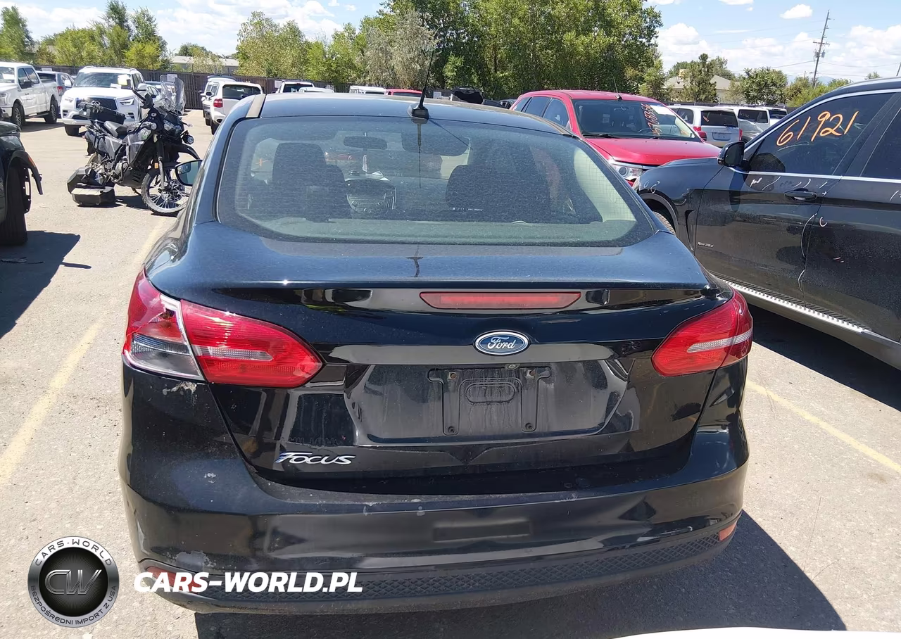 2018 Ford Focus S VIN:1FADP3E20JL204747 - 16