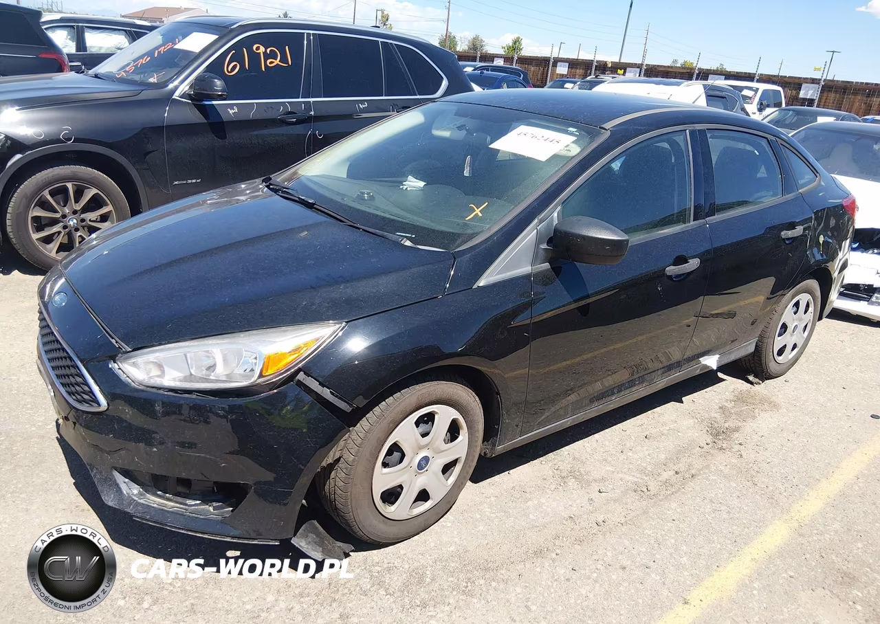 2018 Ford Focus S VIN:1FADP3E20JL204747 - 2