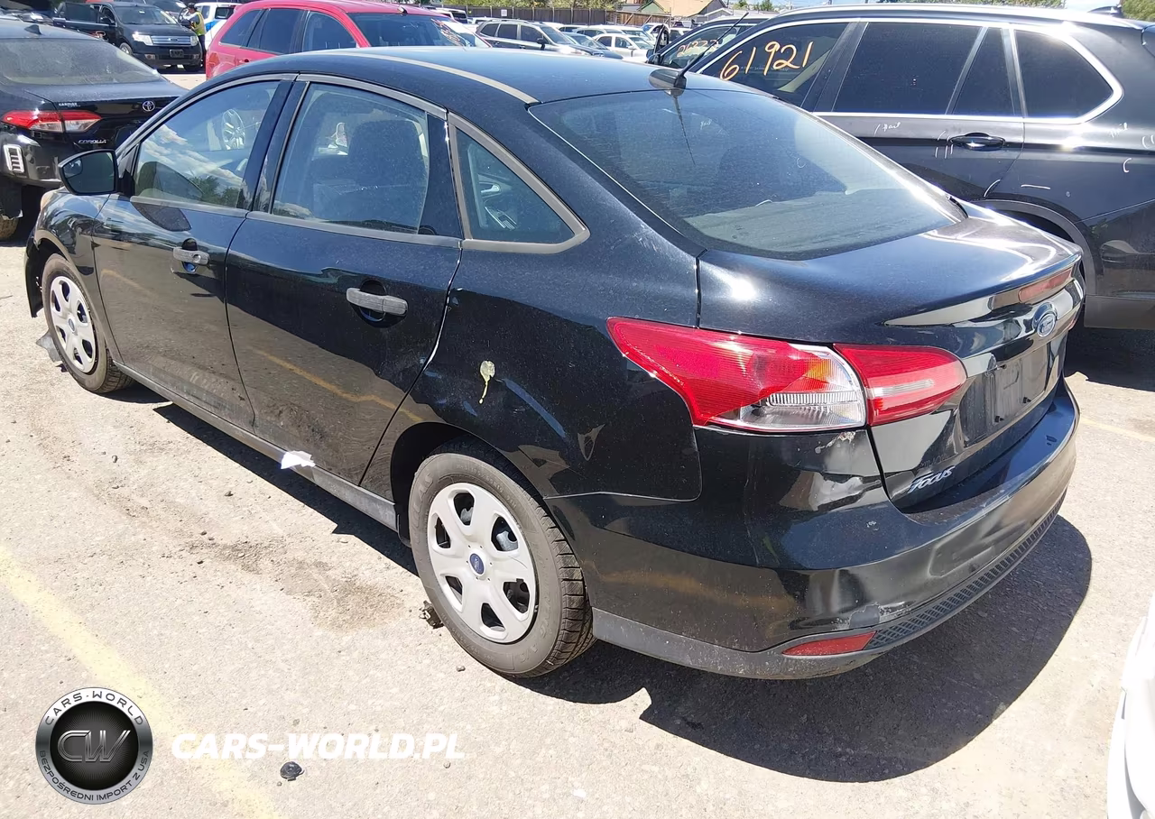 2018 Ford Focus S VIN:1FADP3E20JL204747 - 3
