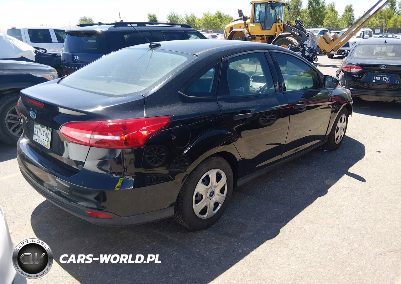 2018 Ford Focus S VIN:1FADP3E20JL204747 - 4
