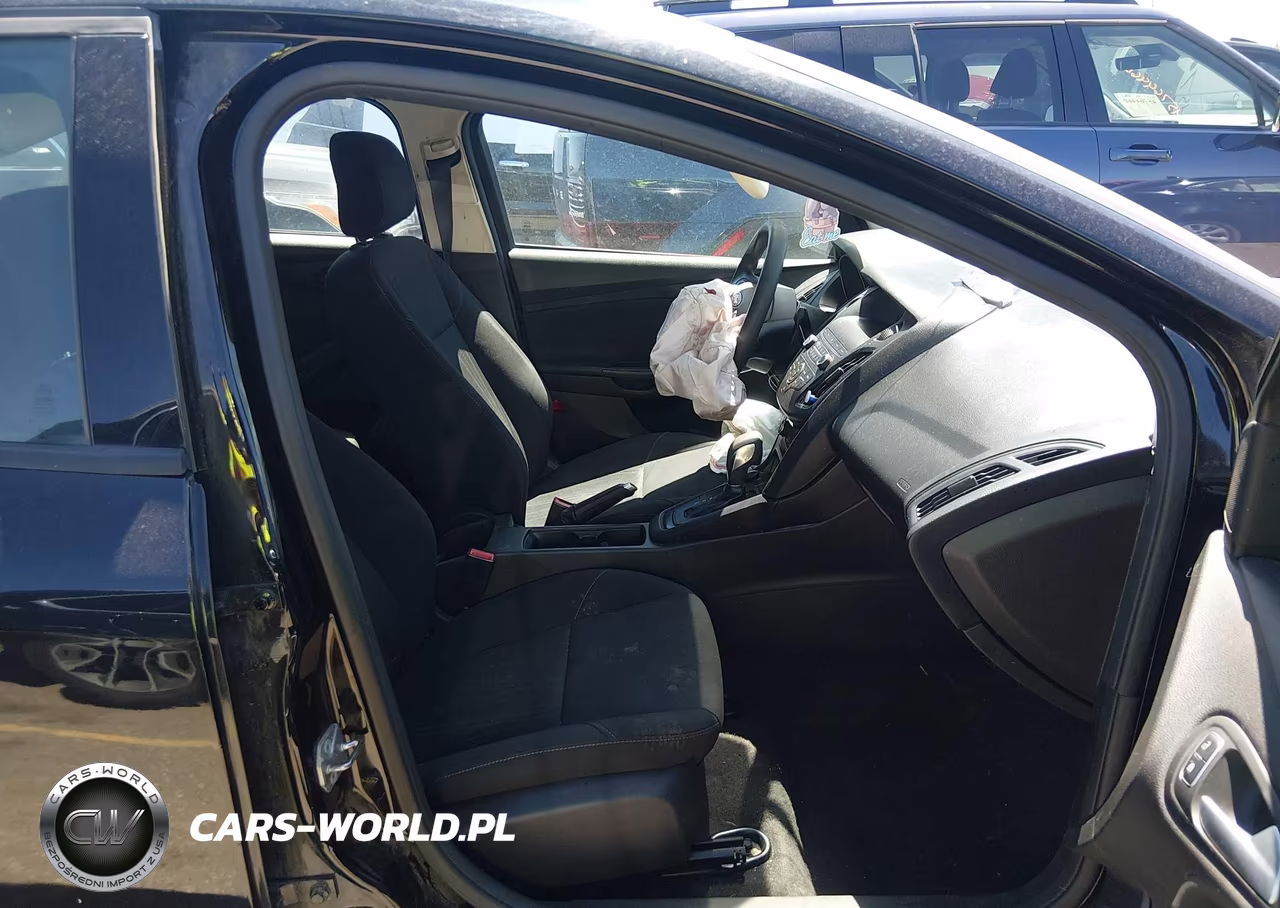 2018 Ford Focus S VIN:1FADP3E20JL204747 - 5