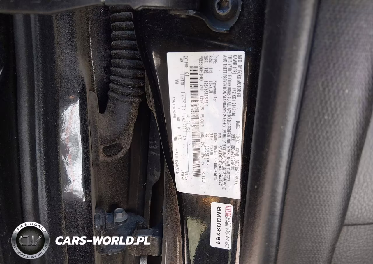 2018 Ford Focus S VIN:1FADP3E20JL204747 - 9