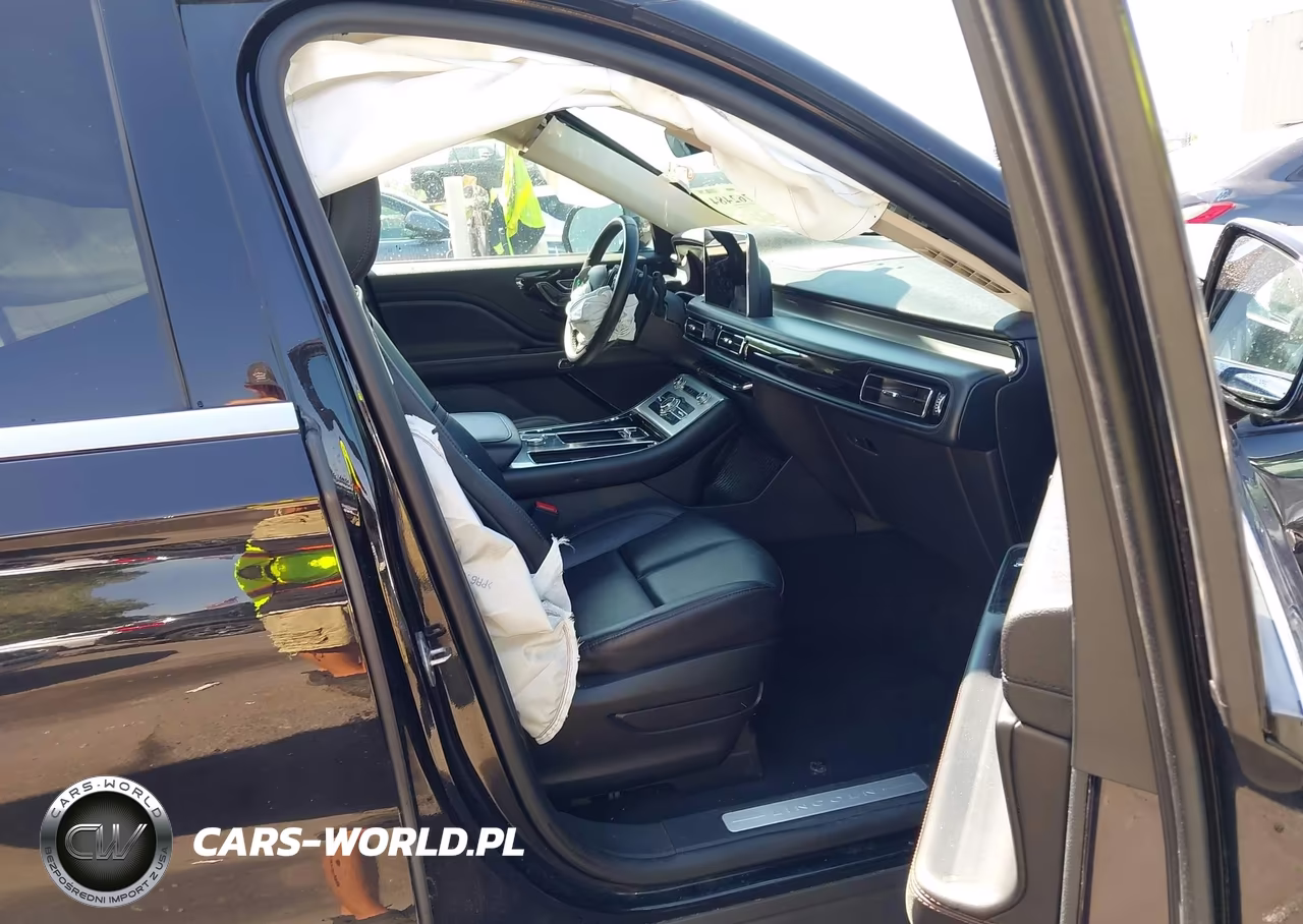 2023 Lincoln Aviator Livery VIN:5LM5J0XC0PGL25759 - 5