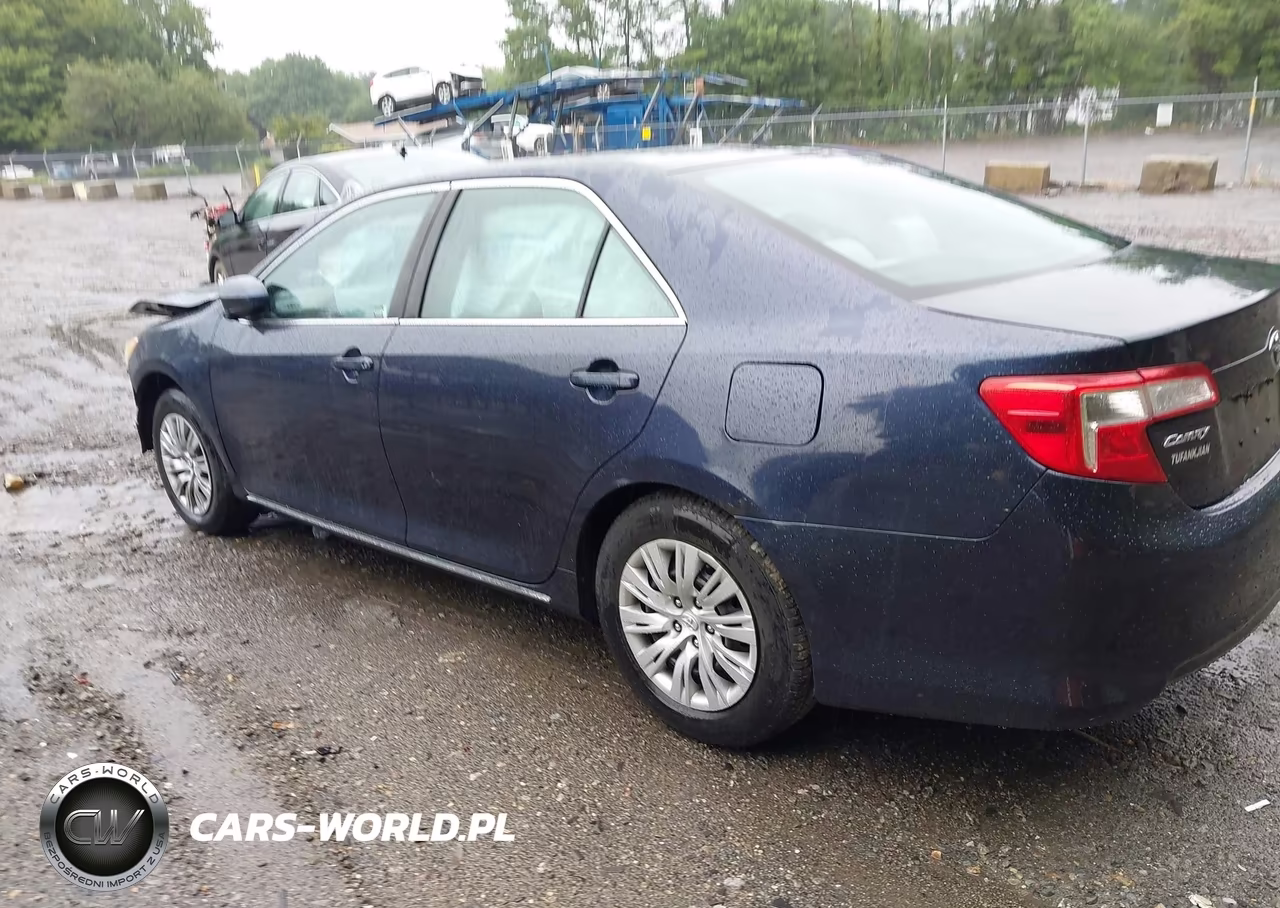 2014 Toyota Camry Le VIN:4T4BF1FK7ER388674 - 3