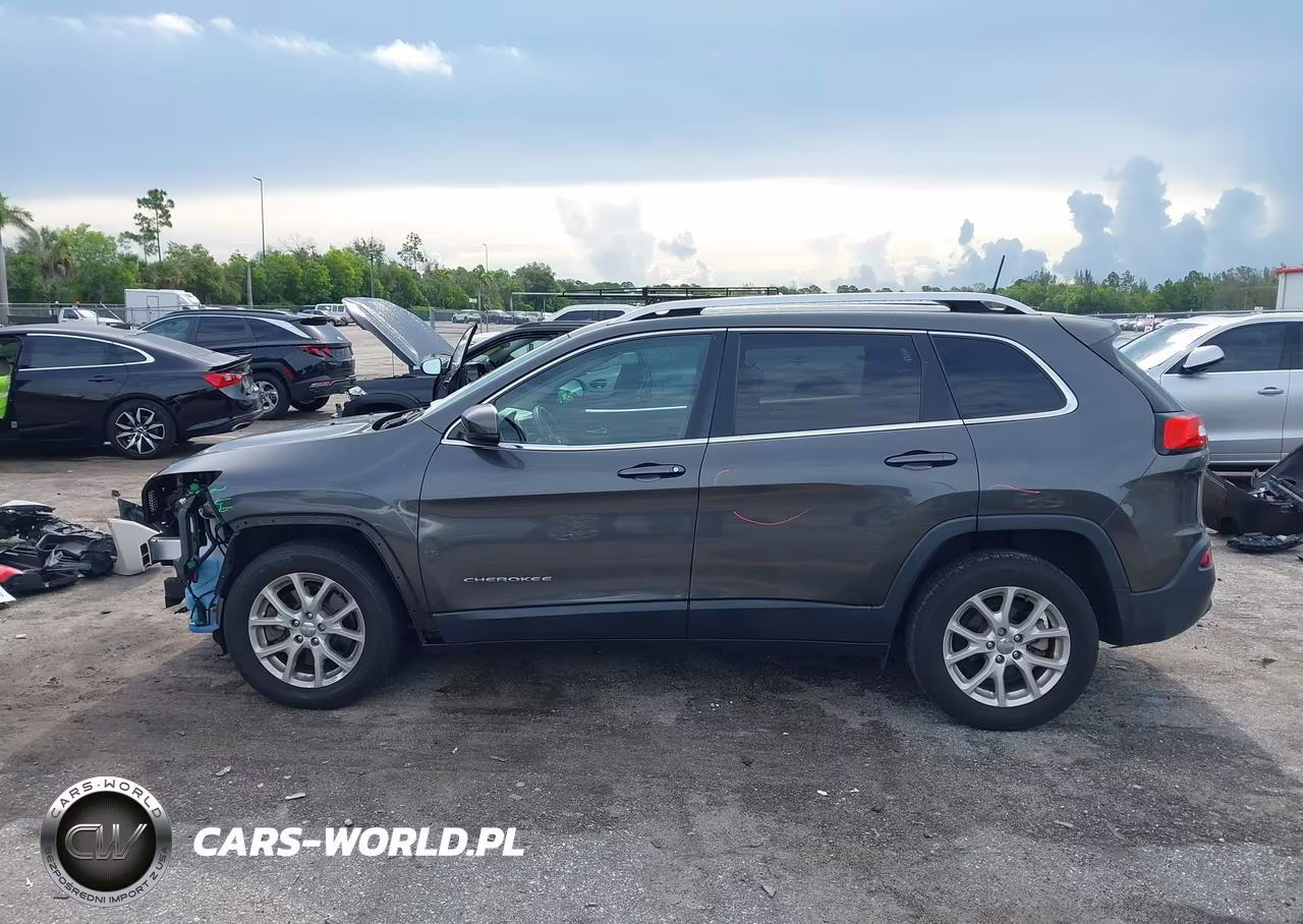 2017 Jeep Cherokee Latitude VIN:1C4PJLCB4HW541667 - 15