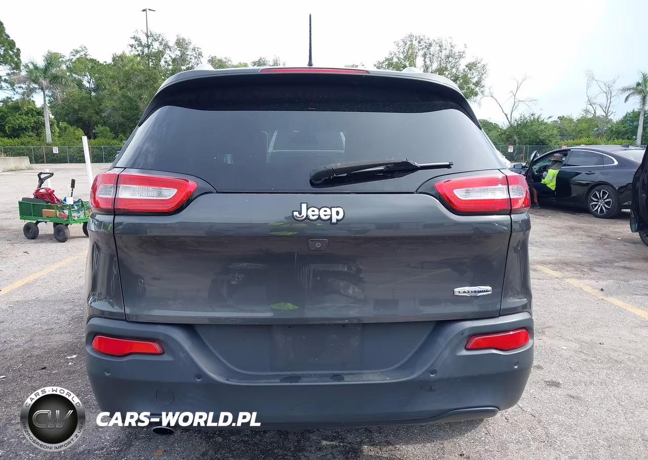 2017 Jeep Cherokee Latitude VIN:1C4PJLCB4HW541667 - 17