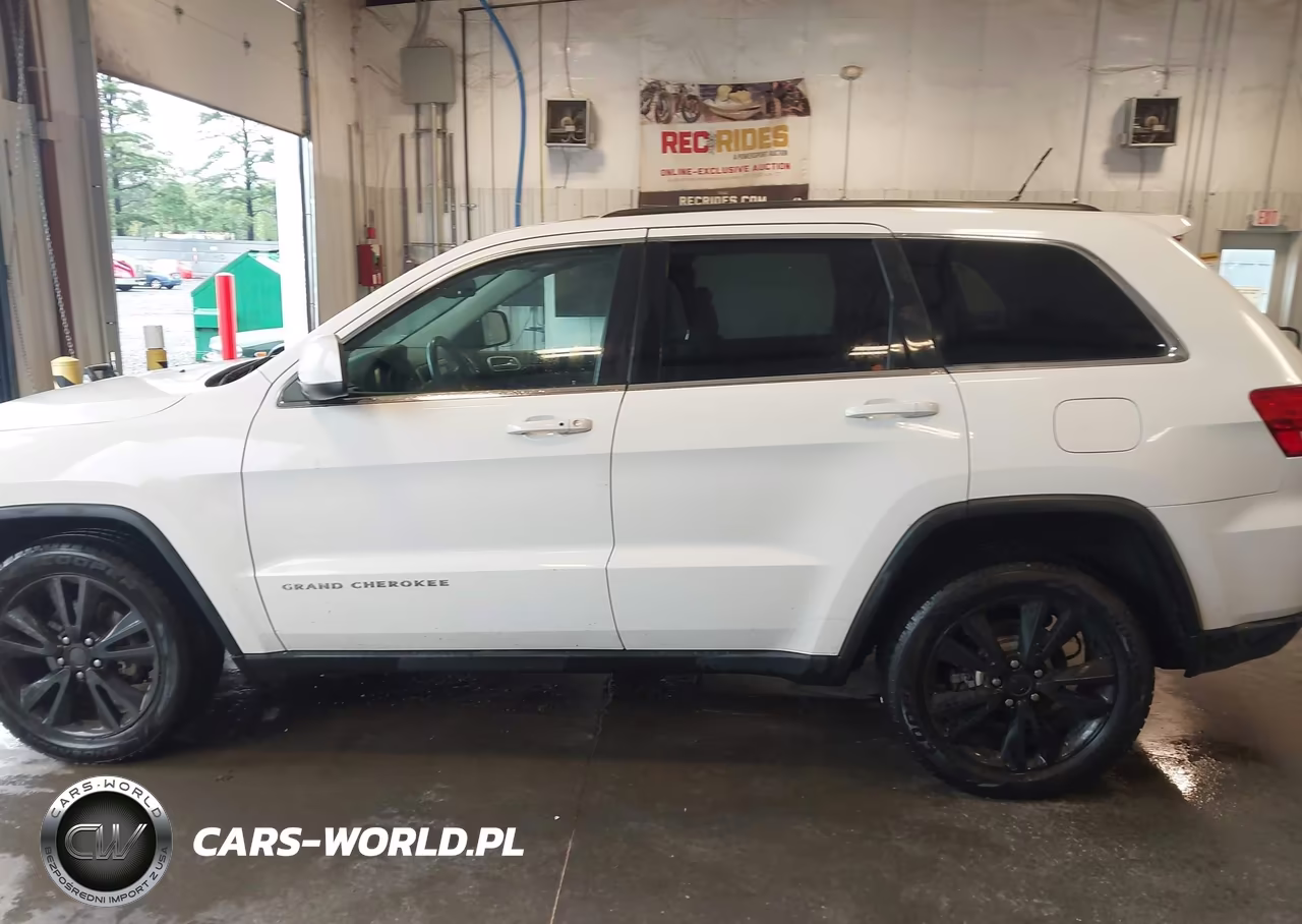 2013 Jeep Grand Cherokee Laredo Altitude VIN:1C4RJFAG0DC599800 - 14