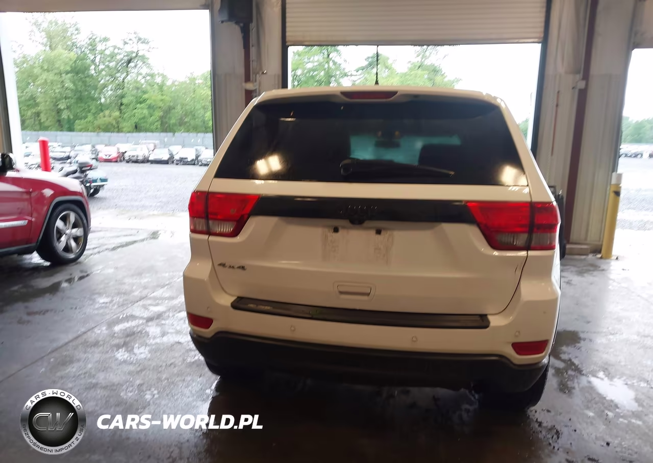2013 Jeep Grand Cherokee Laredo Altitude VIN:1C4RJFAG0DC599800 - 16