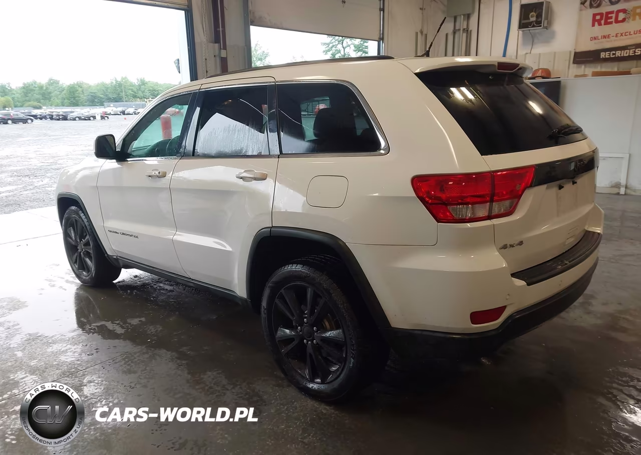 2013 Jeep Grand Cherokee Laredo Altitude VIN:1C4RJFAG0DC599800 - 3