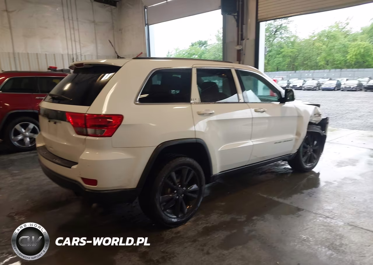 2013 Jeep Grand Cherokee Laredo Altitude VIN:1C4RJFAG0DC599800 - 4