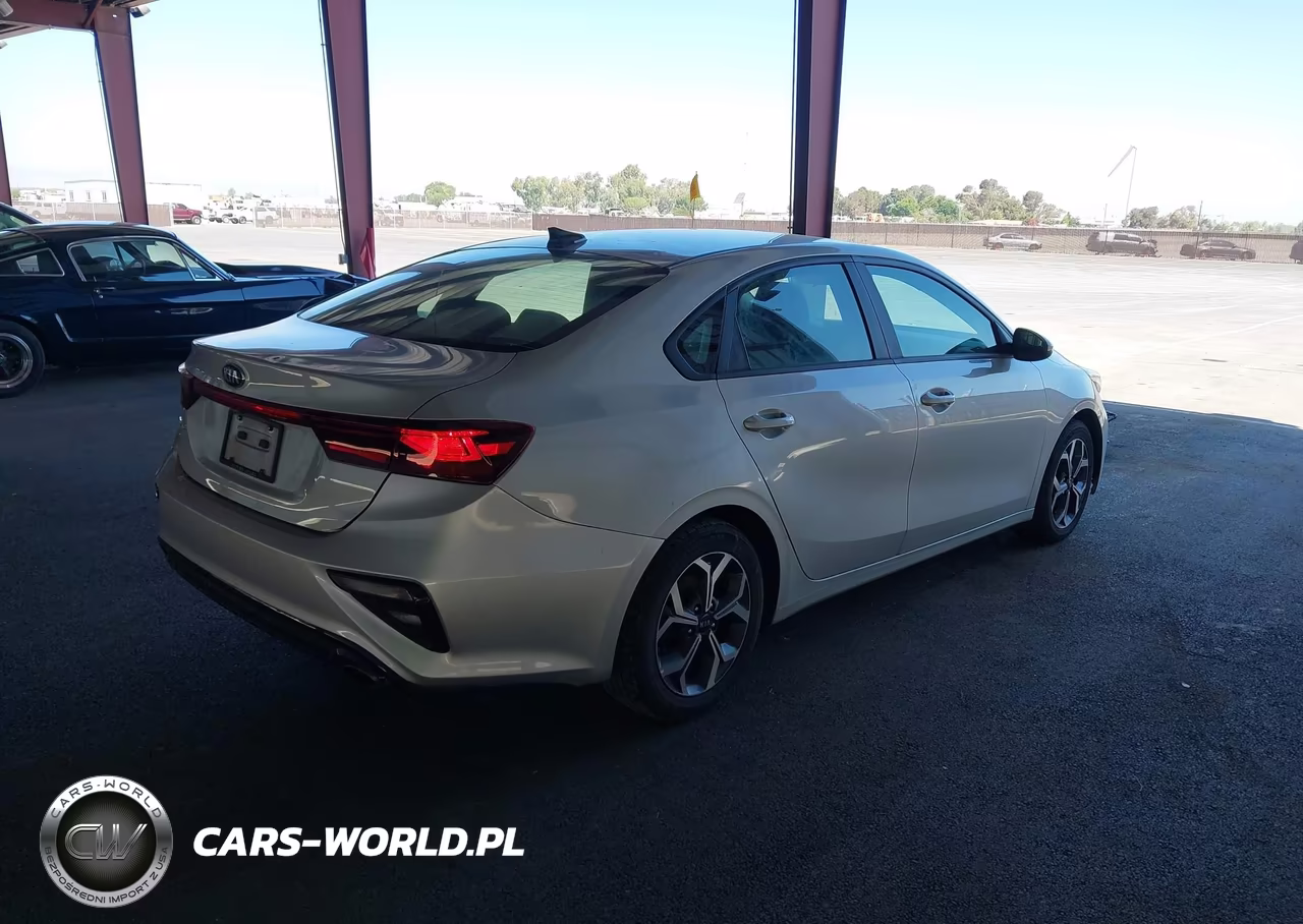 2021 Kia Forte Lxs VIN:3KPF24AD3ME316633 - 4