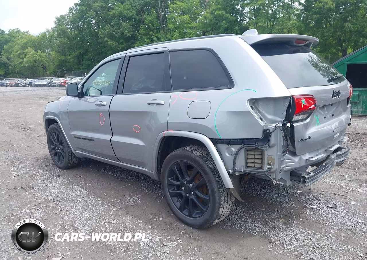 2020 Jeep Grand Cherokee Altitude 4X4 VIN:1C4RJFAG0LC255298 - 3