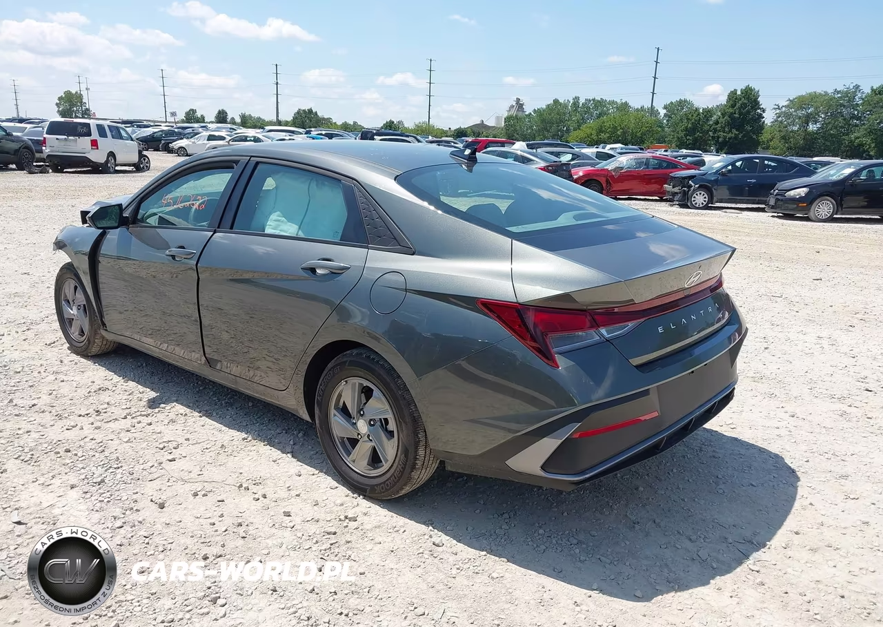 2026 Hyundai Elantra Se VIN:KMHLL4DG1TU205516 - 3