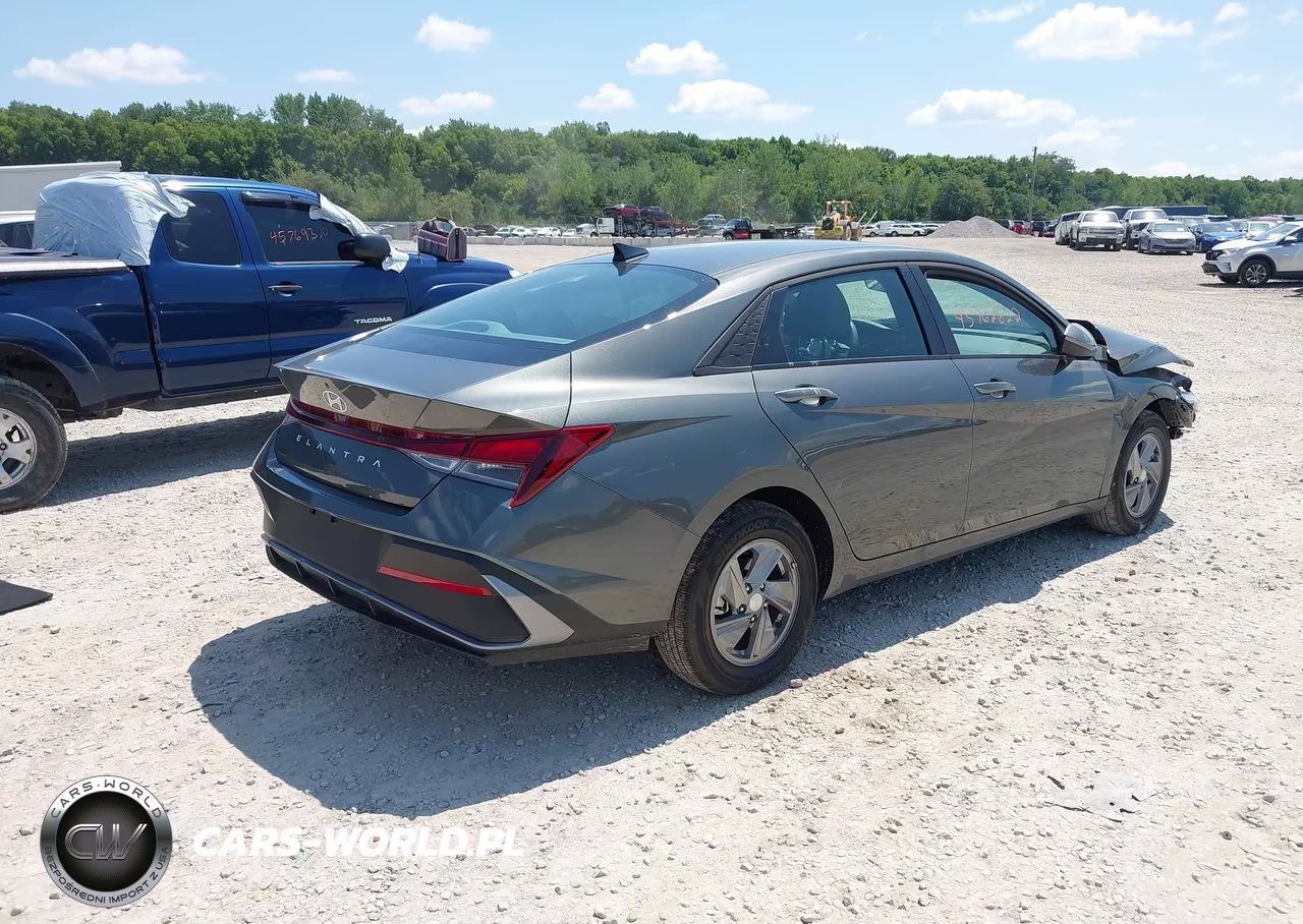 2026 Hyundai Elantra Se VIN:KMHLL4DG1TU205516 - 4