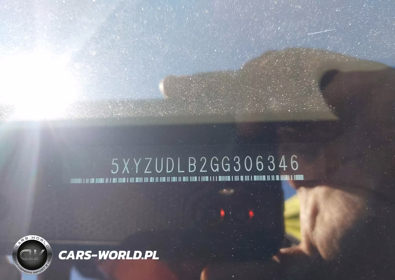 2016 Hyundai Santa Fe Sport 2.4L VIN:5XYZUDLB2GG306346 - 17