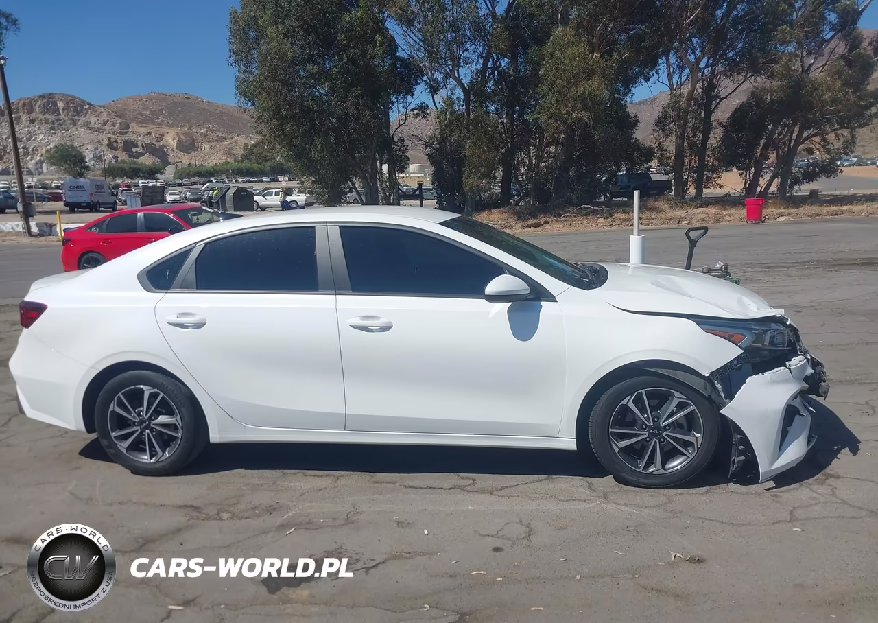 2023 Kia Forte Lxs VIN:3KPF24AD7PE653696 - 14