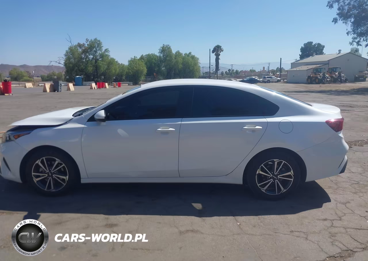 2023 Kia Forte Lxs VIN:3KPF24AD7PE653696 - 15