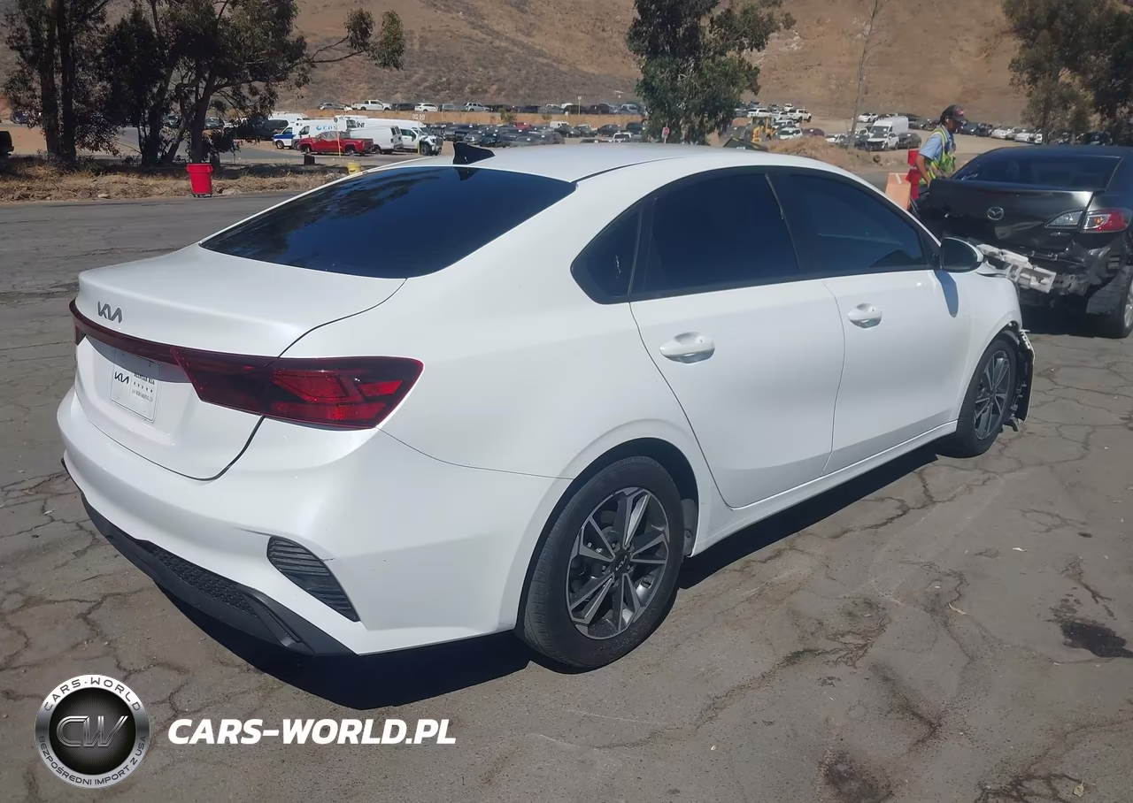 2023 Kia Forte Lxs VIN:3KPF24AD7PE653696 - 4