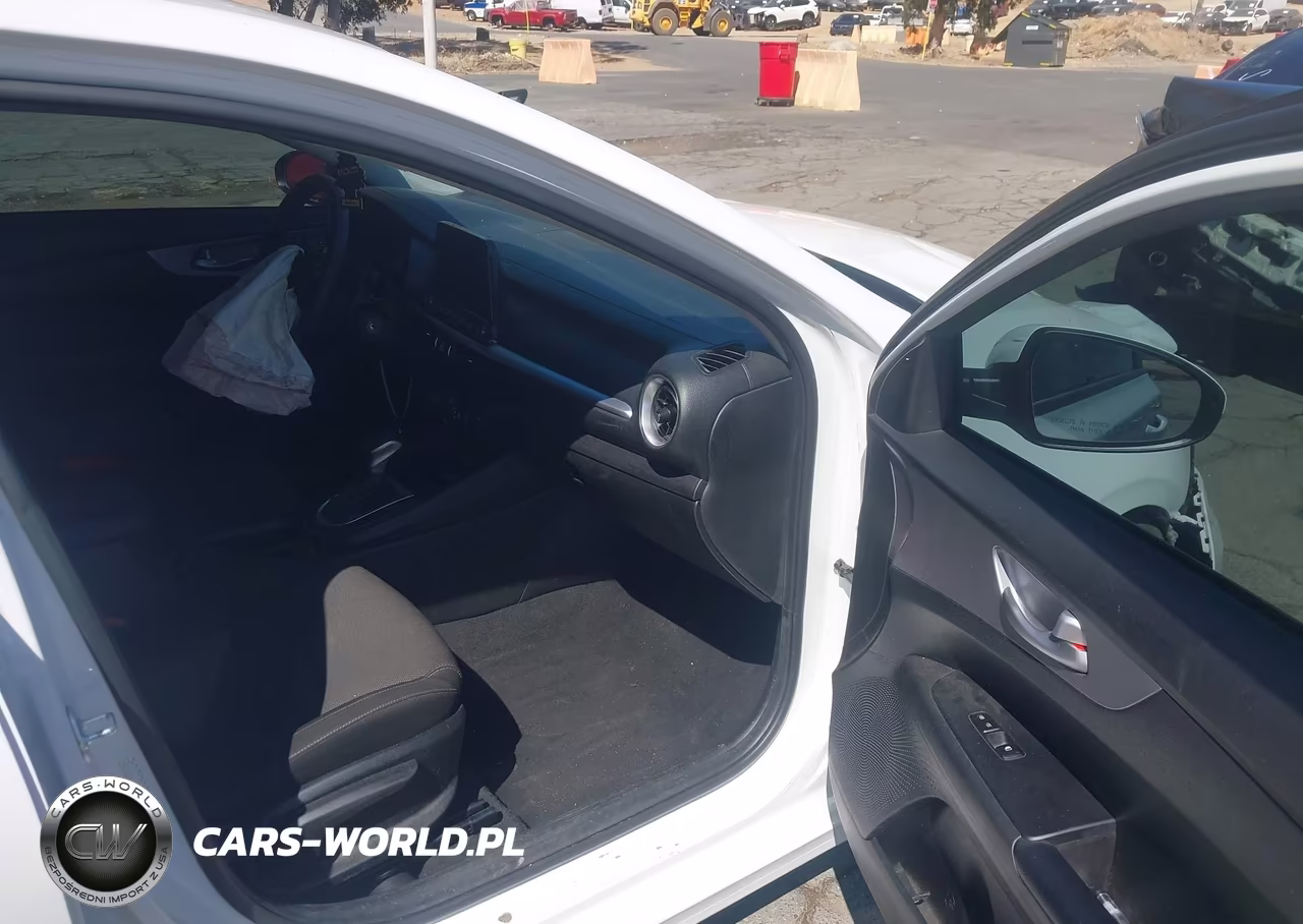 2023 Kia Forte Lxs VIN:3KPF24AD7PE653696 - 5